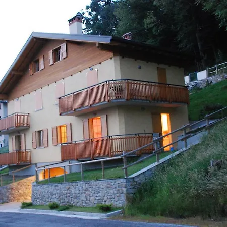 Margini Del Bosco Sanico Lägenhet *